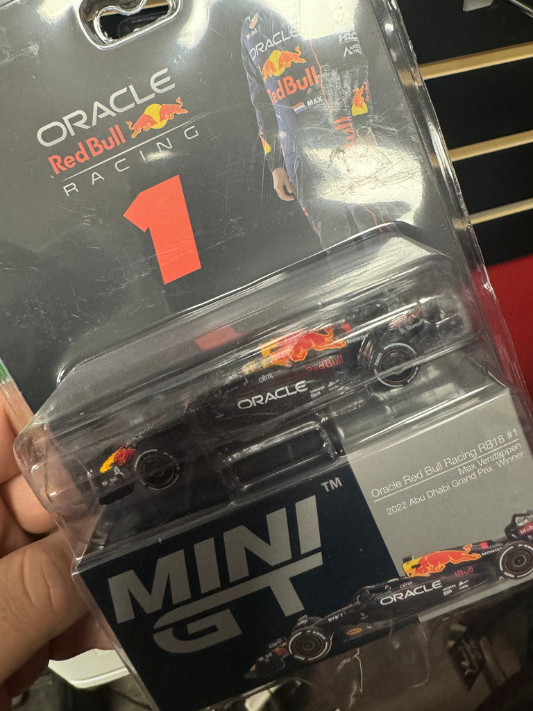 Mini GT Oracle Red Bull Racing RB18 #1